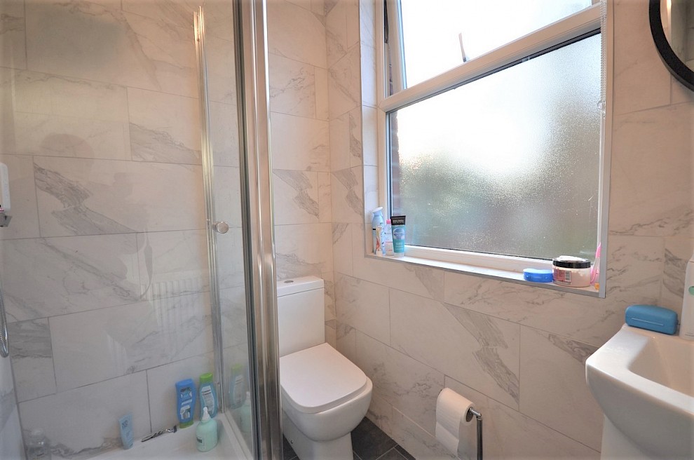 gallery image 18-filey-st-bathroom-z.jpg