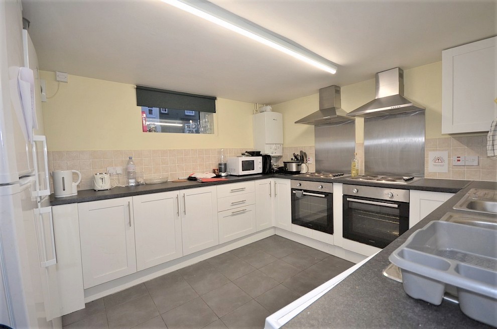 gallery image 12-holberry-close-kitchen.jpg