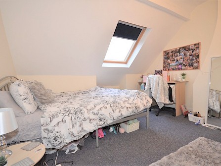 15, Holberry Close, Broomhall, Sheffield S10 2FQ -