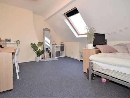 15, Holberry Close, Broomhall, Sheffield S10 2FQ -