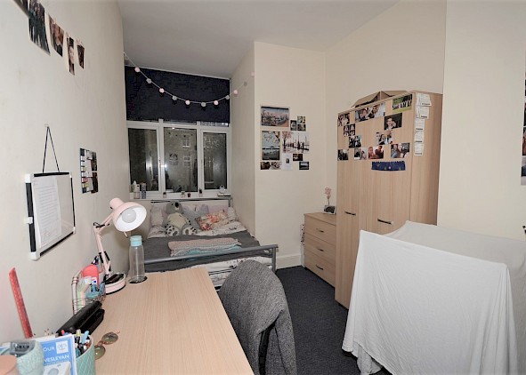 42, Brocco Bank, Botanical Gardens, Sheffield S11 8RR -