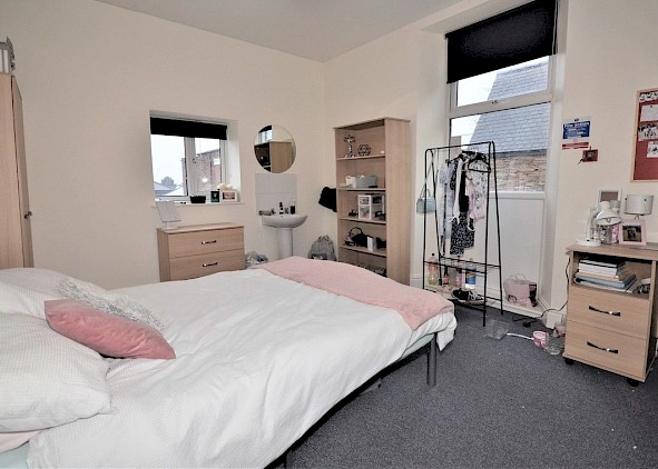 6, Clarke Dell, Botanical Gardens, Sheffield S10 2NR -