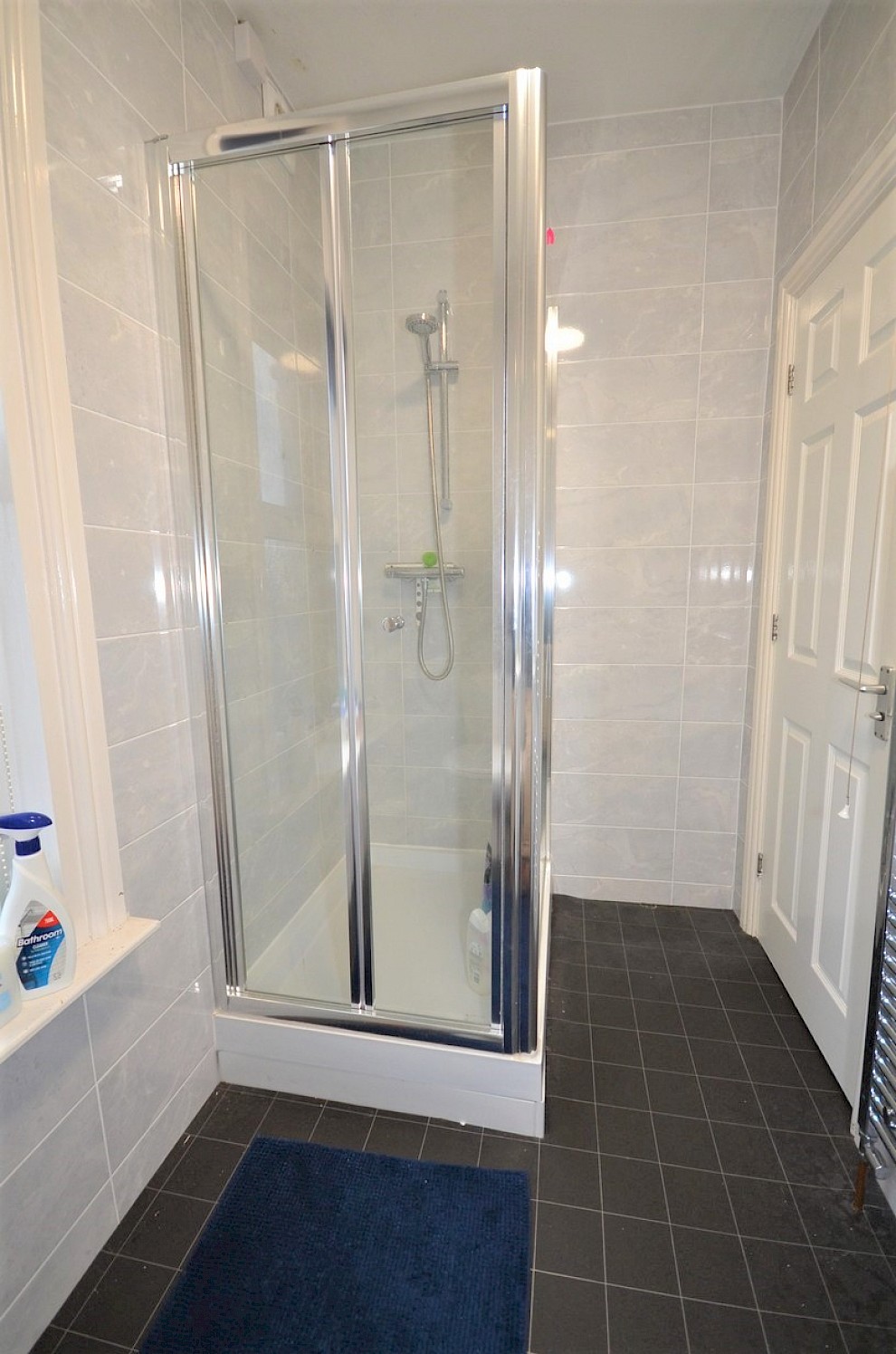 gallery image 43-commonside-bathroom-bathroom-1-view-2.jpg