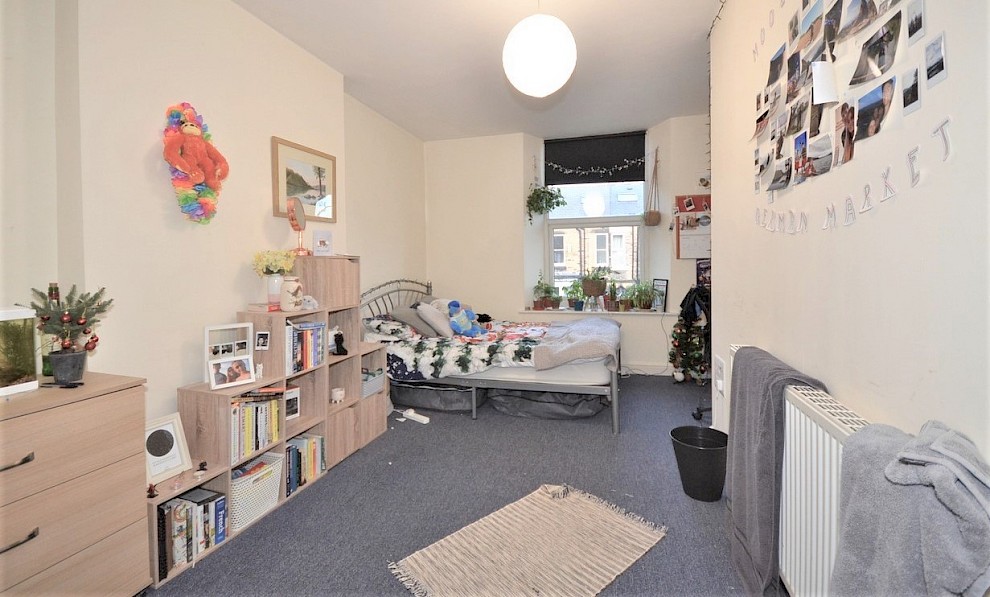 gallery image 21-mooroaks-rd-bedroom-4.jpg