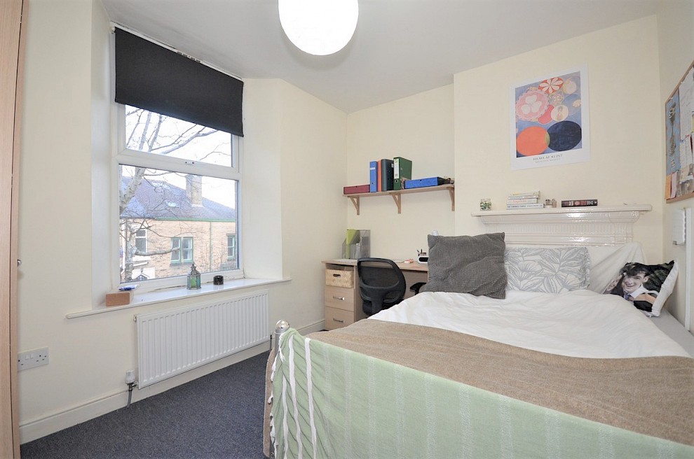 gallery image 21-mooroaks-rd-bedroom-5.jpg